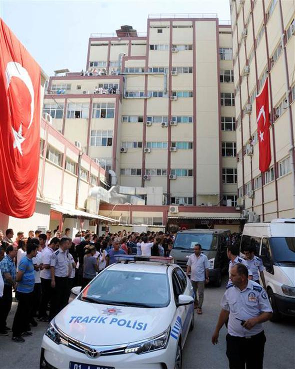 Bitlis şehidi hastaneden gözyaşlarıyla uğurlandı