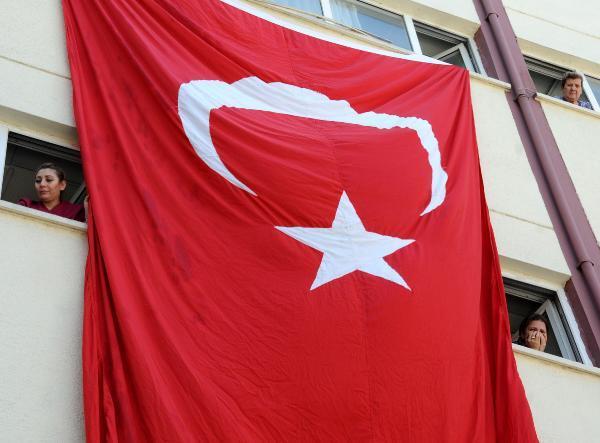 Bitlis şehidi hastaneden gözyaşlarıyla uğurlandı