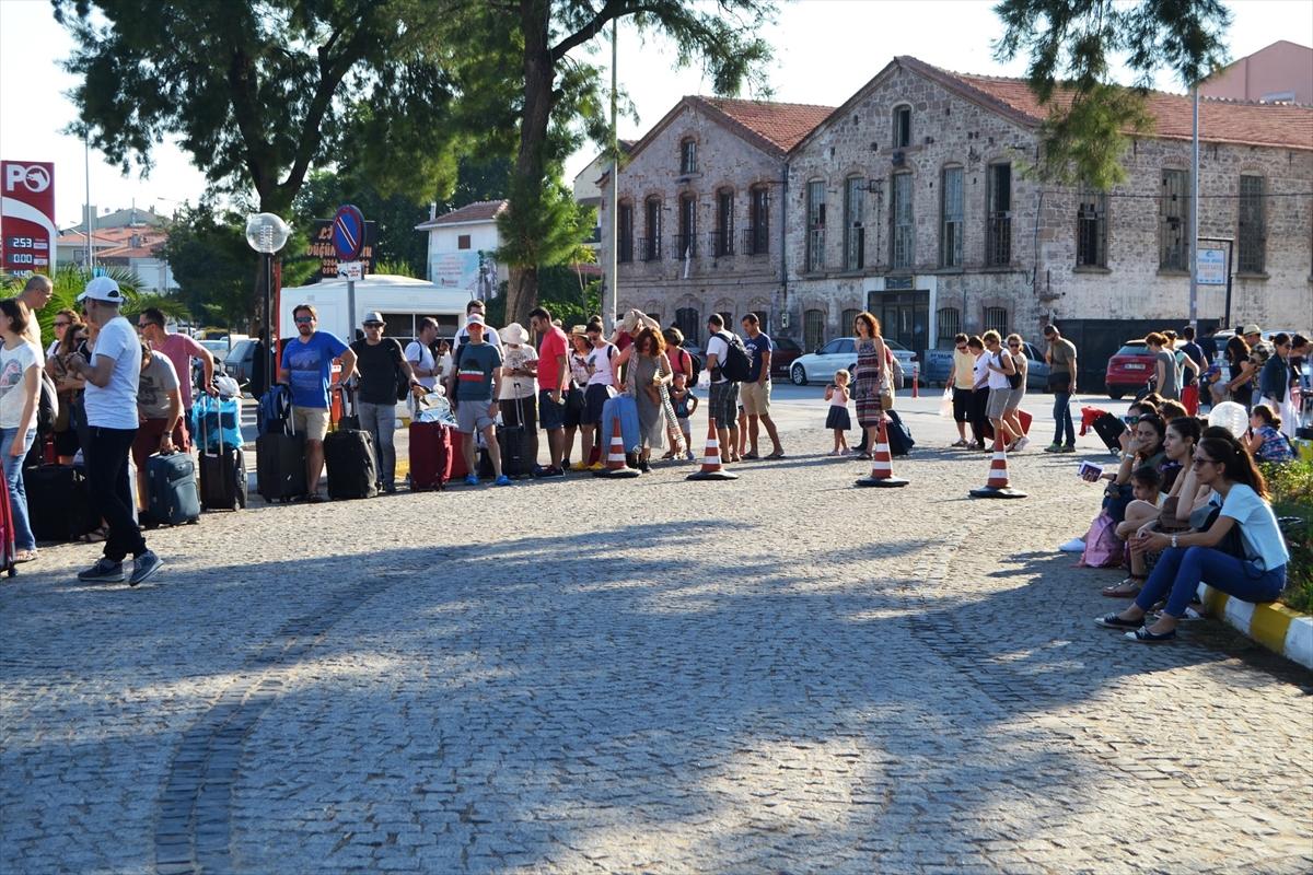 Yunanistan'ın Midilli Adası'na tatilci akını