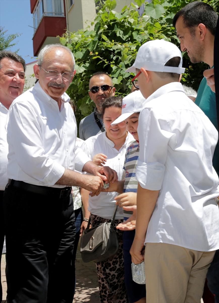 Kemal Kılıçdaroğlu Bolu'da vatandaşlarla bayramlaştı