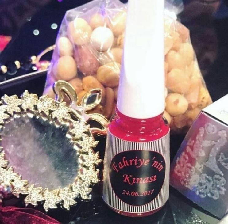 Fahriye Evcen kına gecesi yaptı