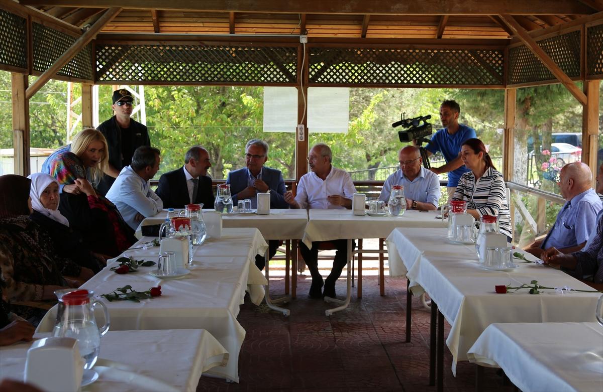 Kemal Kılıçdaroğlu Bolu'da vatandaşlarla bayramlaştı