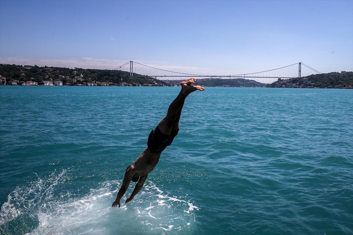 Boğaz'da serinleyen İstanbullular