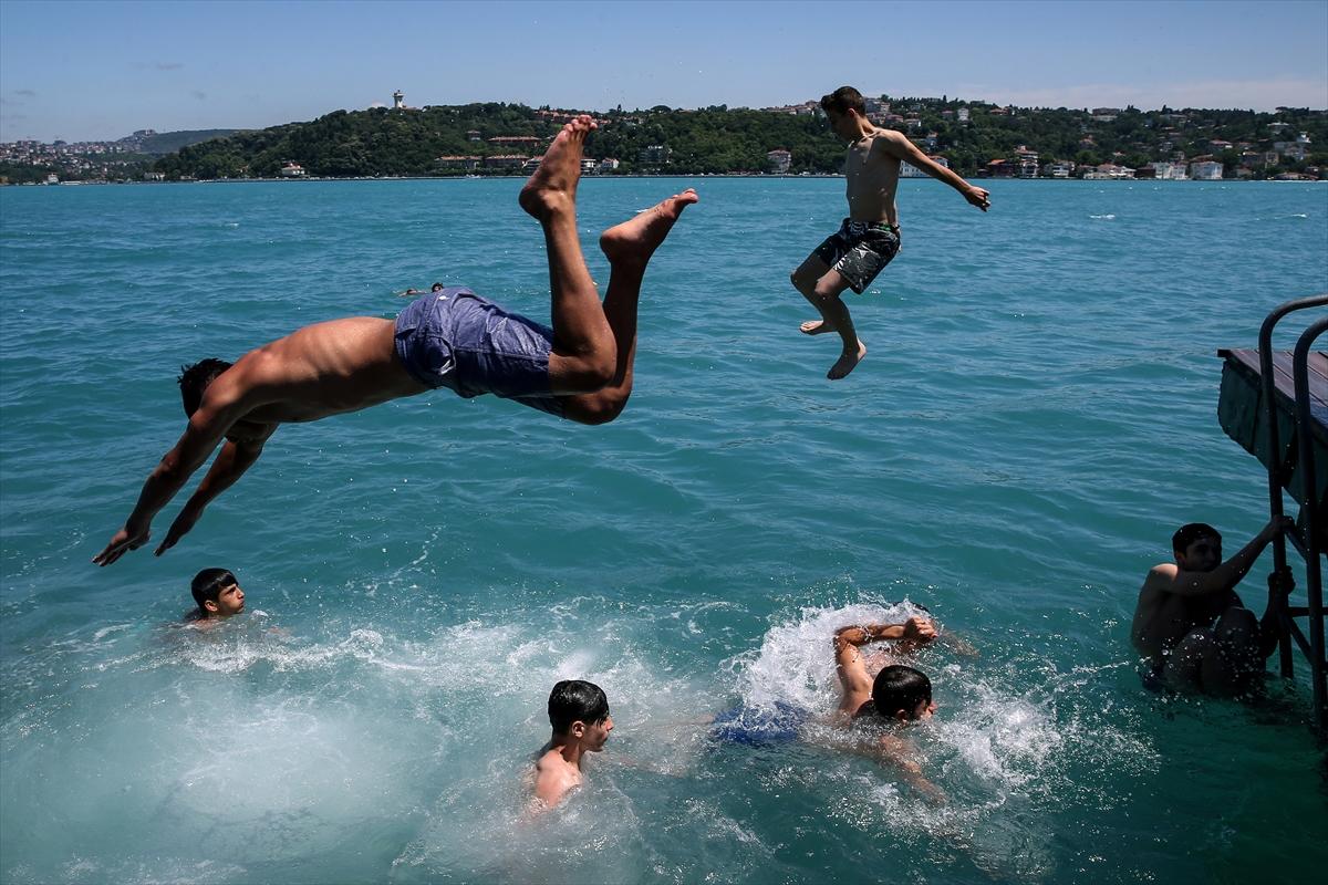 Boğaz'da serinleyen İstanbullular