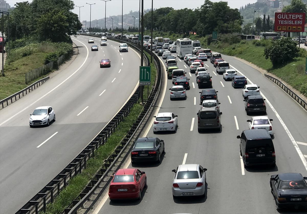 Bayram dönüşü trafiği yoğun