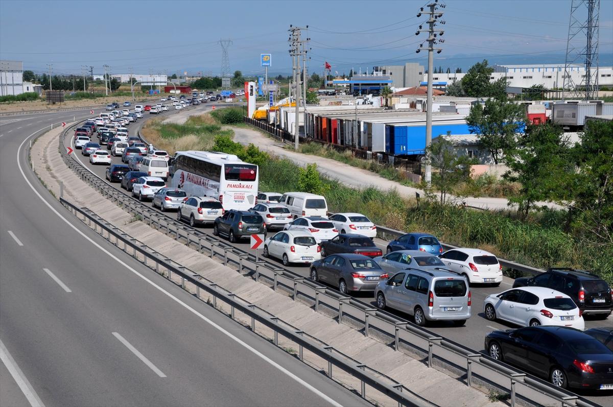 Bayram dönüşü trafiği yoğun