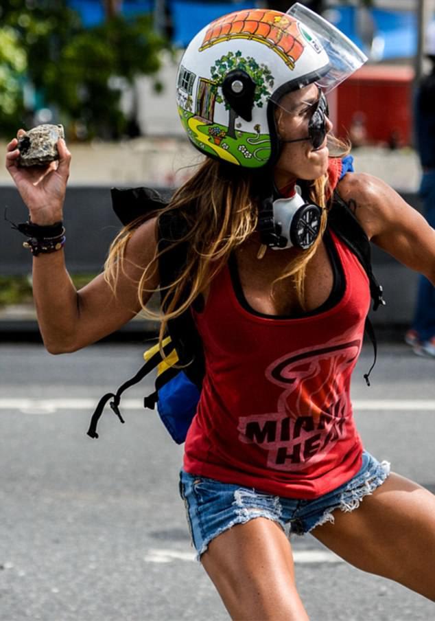 Venezuela'da Maduro karşıtlarının protestosu sürüyor