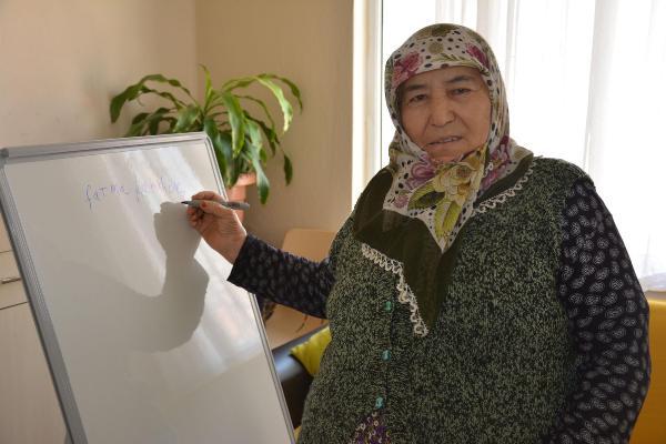 72 yaşında okuma yazmayı öğrendi