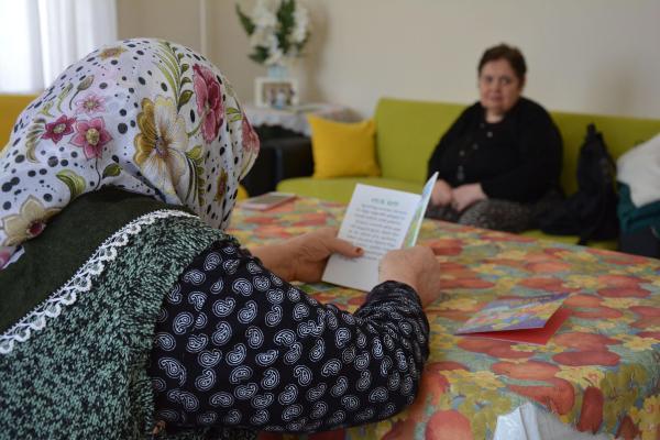 72 yaşında okuma yazmayı öğrendi