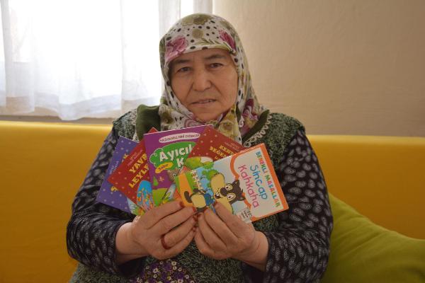 72 yaşında okuma yazmayı öğrendi