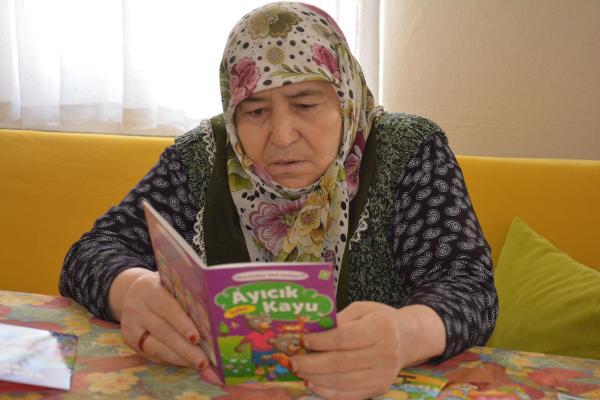 72 yaşında okuma yazmayı öğrendi