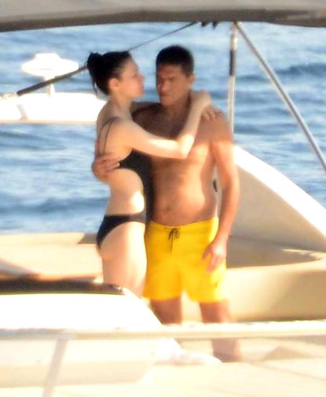 Nefise Karatay eşiyle tatilde