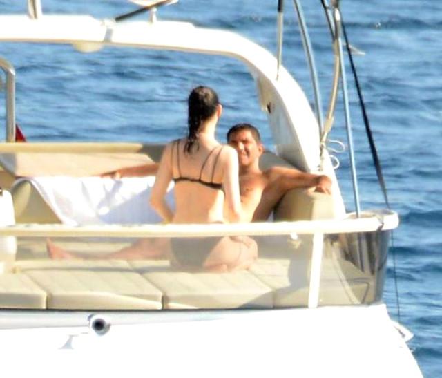 Nefise Karatay eşiyle tatilde