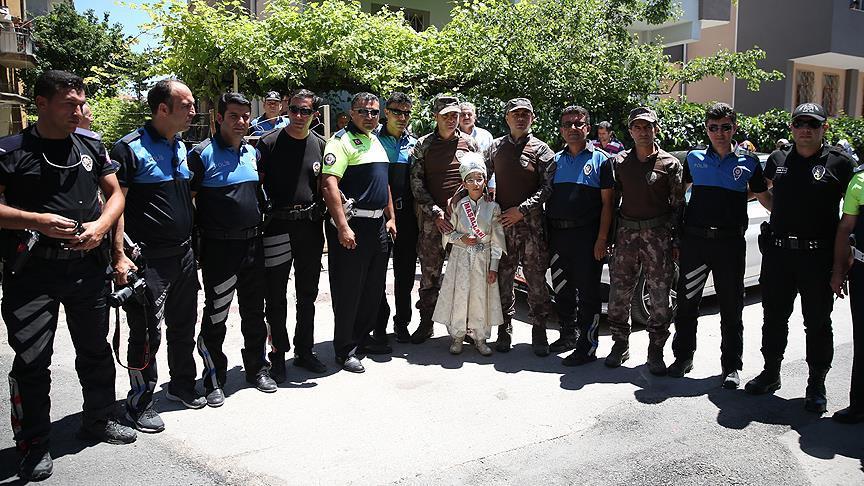 Şehit özel harekatçının oğluna özel sünnet düğünü