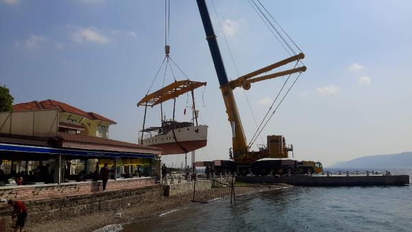 Atatürk'ün gezi teknesi M/G Acar Çanakkale'de 