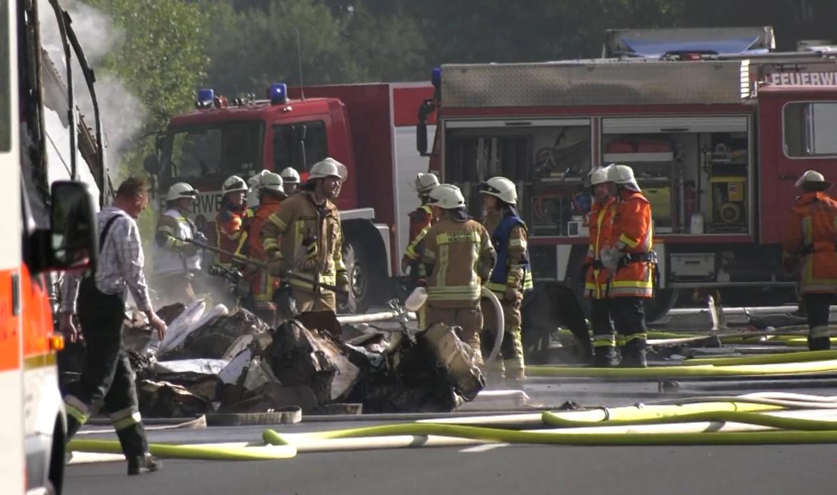 Almanya’da otobüs tırla çarpıştı