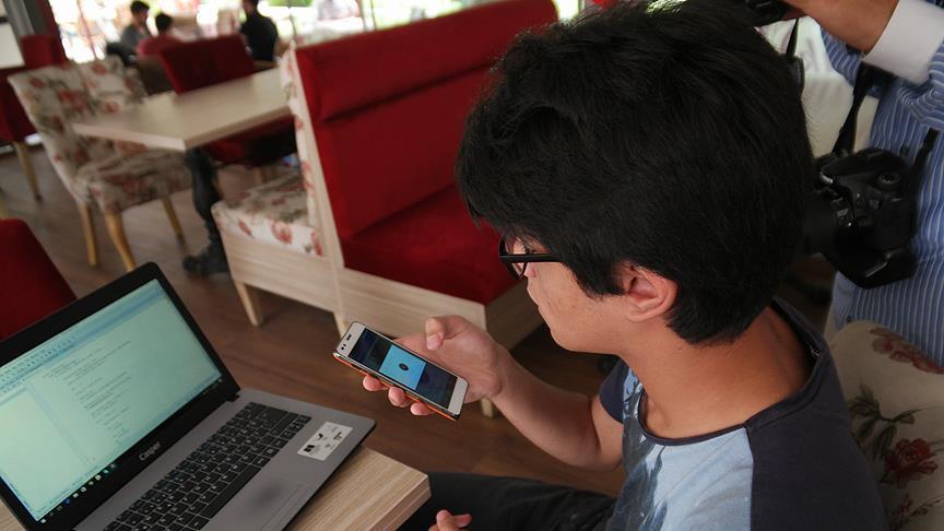 Liseli öğrenciden konuşmayı işaret diline çeviren yazılım