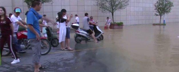 Çin'de sel 56 can aldı