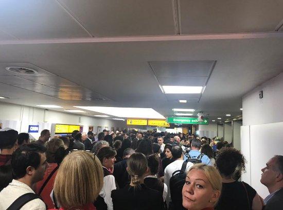 Heathrow Havalimanı'nda yangın paniği