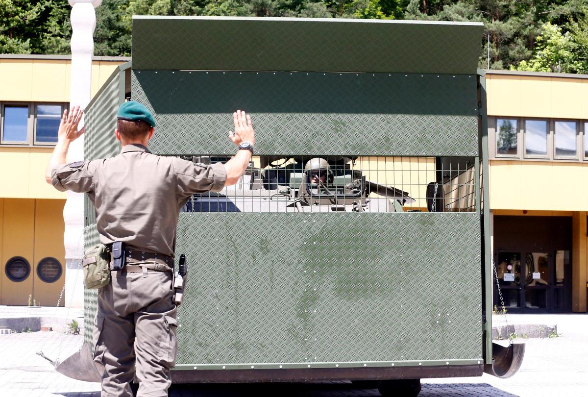 Avusturya, İtalya sınırına asker yığdı