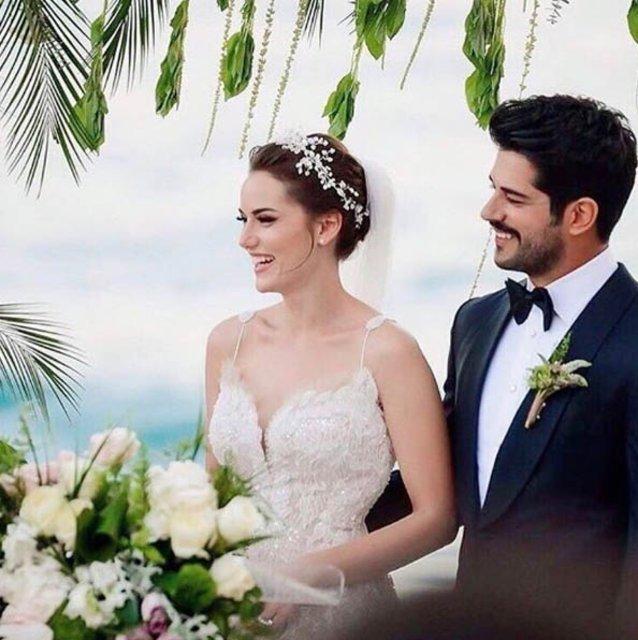 Neslihan Atagül, Fahriye Evcen'in gelinliğini yorumladı
