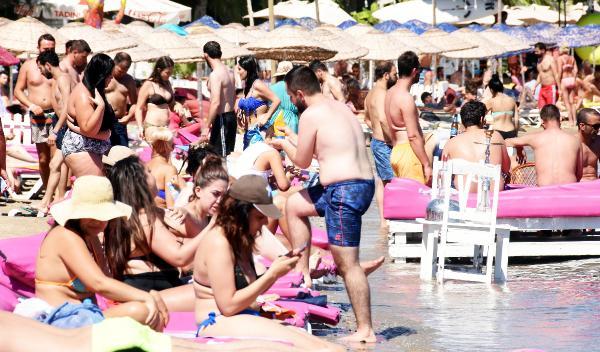 Bodrum'da sahiller doldu