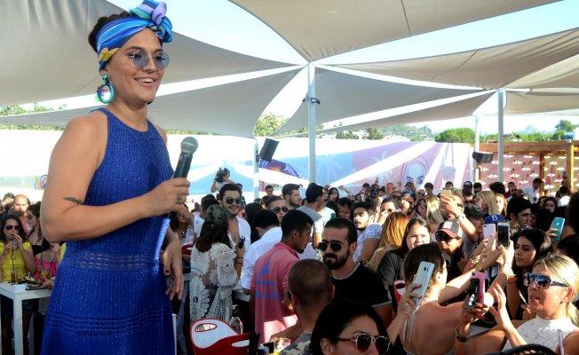 Demet Akalın: Masrafsız sanatçıyım