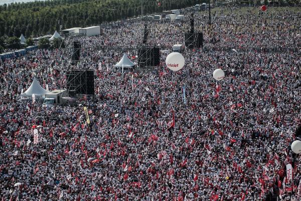 CHP'nin en kalabalık İstanbul mitingi gerçekleşti