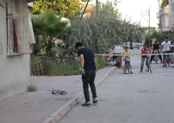 Adana'da uyuşturucu bağımlısı dehşet saçtı