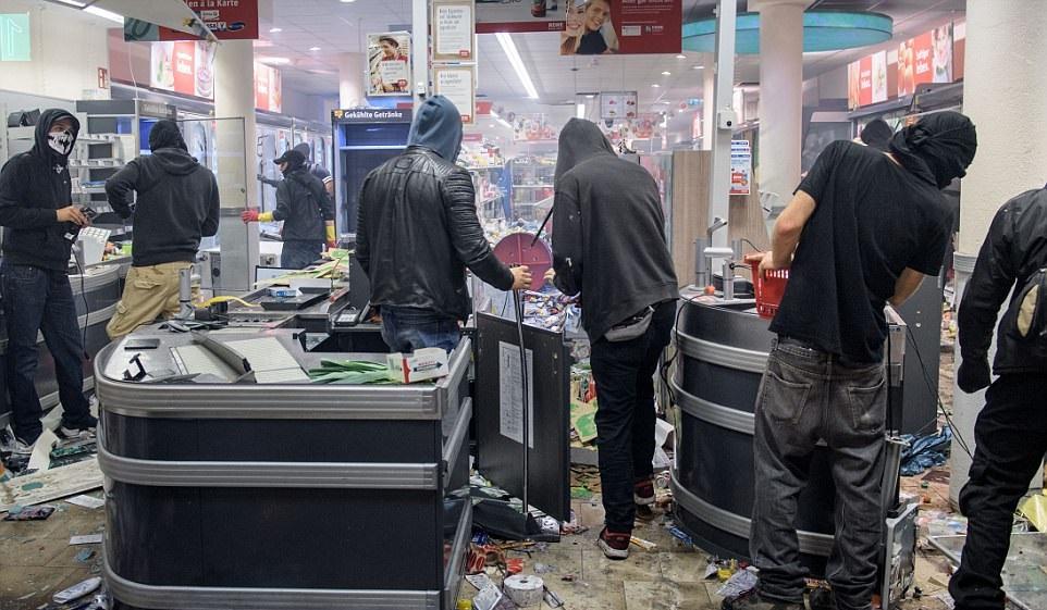Alman polisi PKK'lı teröristlerle tanıştı