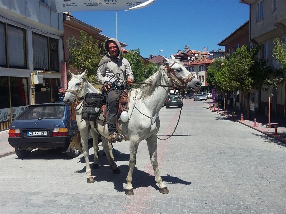 At sırtında 4 bin kilometre katetti