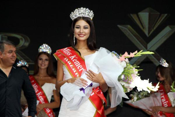 Kazak güzel Kemer'de kraliçe seçildi