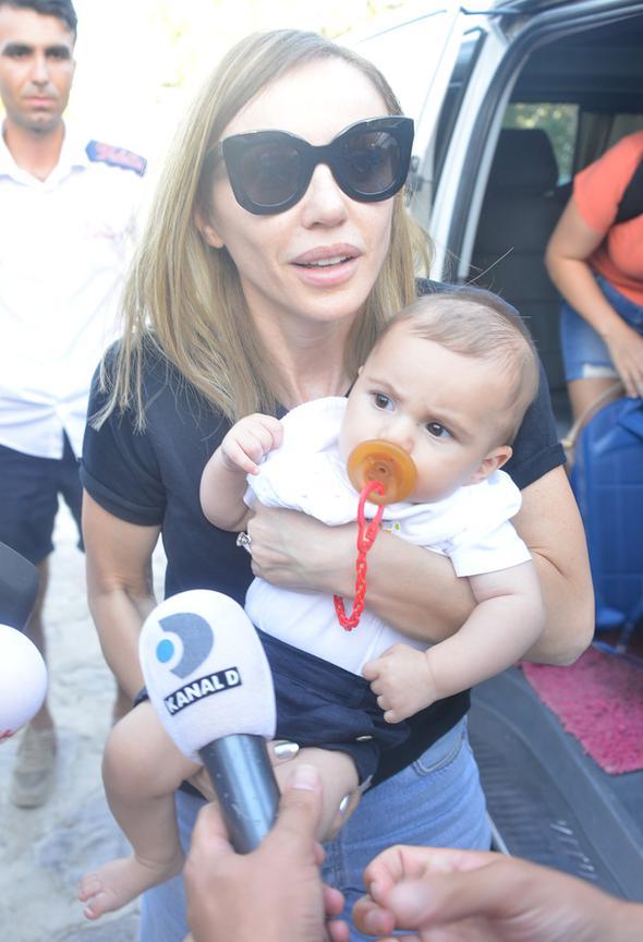 Gülşen oğluna sarılıp dua etti