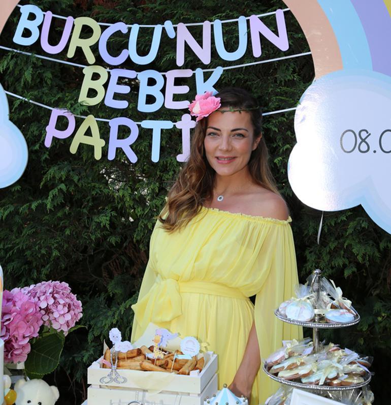 Burcu Kara oğlu için parti düzenledi