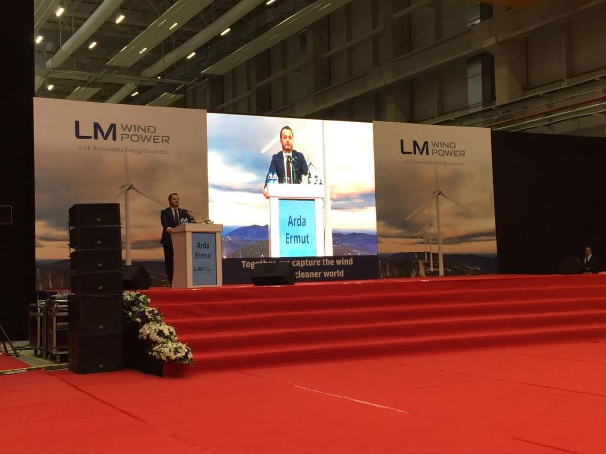 Bergama'da rüzgar türbini kanadı fabrikası üretime başladı