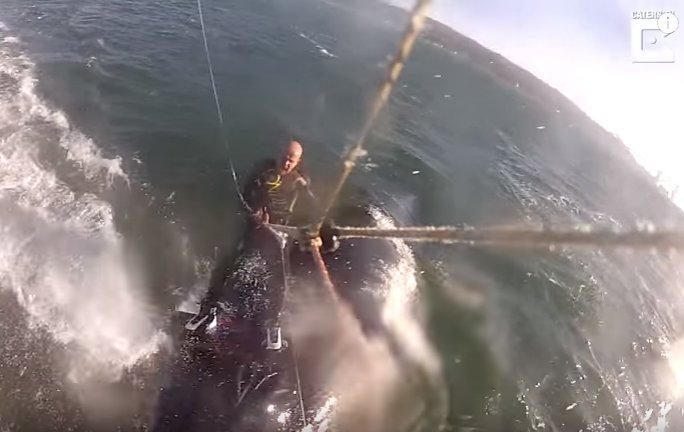 Kitesurf yapan adam balinaya çarptı