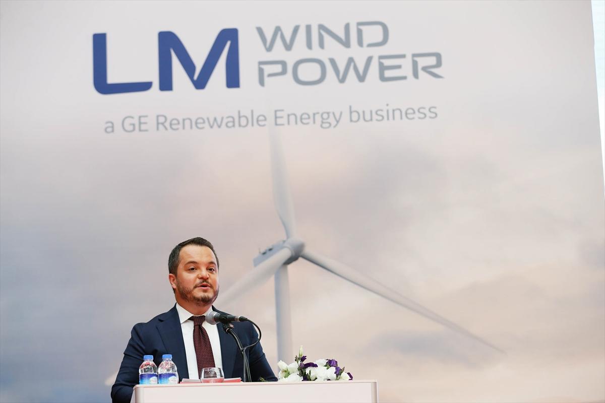 Bergama'da rüzgar türbini kanadı fabrikası üretime başladı