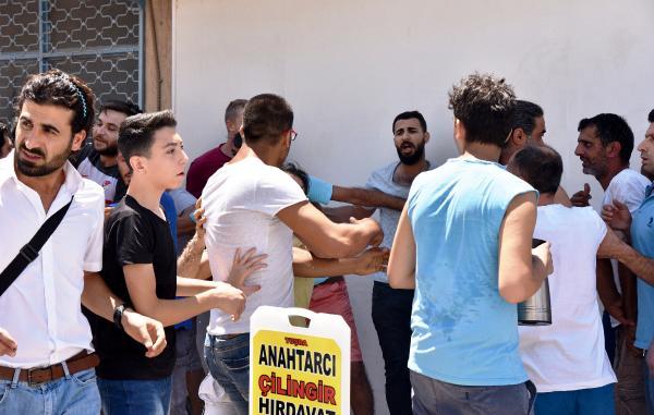 Vatandaşların 'kapkaççıyı dövelim- dövmeyelim' kavgası