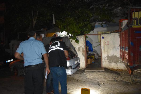 İzmir'de bıçaklı kavga: 1 ölü 1 yaralı