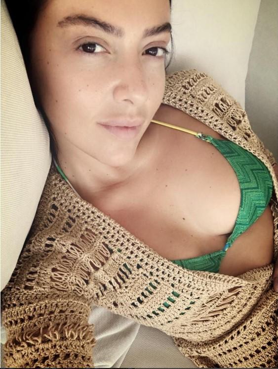 Hadise saçlarından kaş yaptırdı