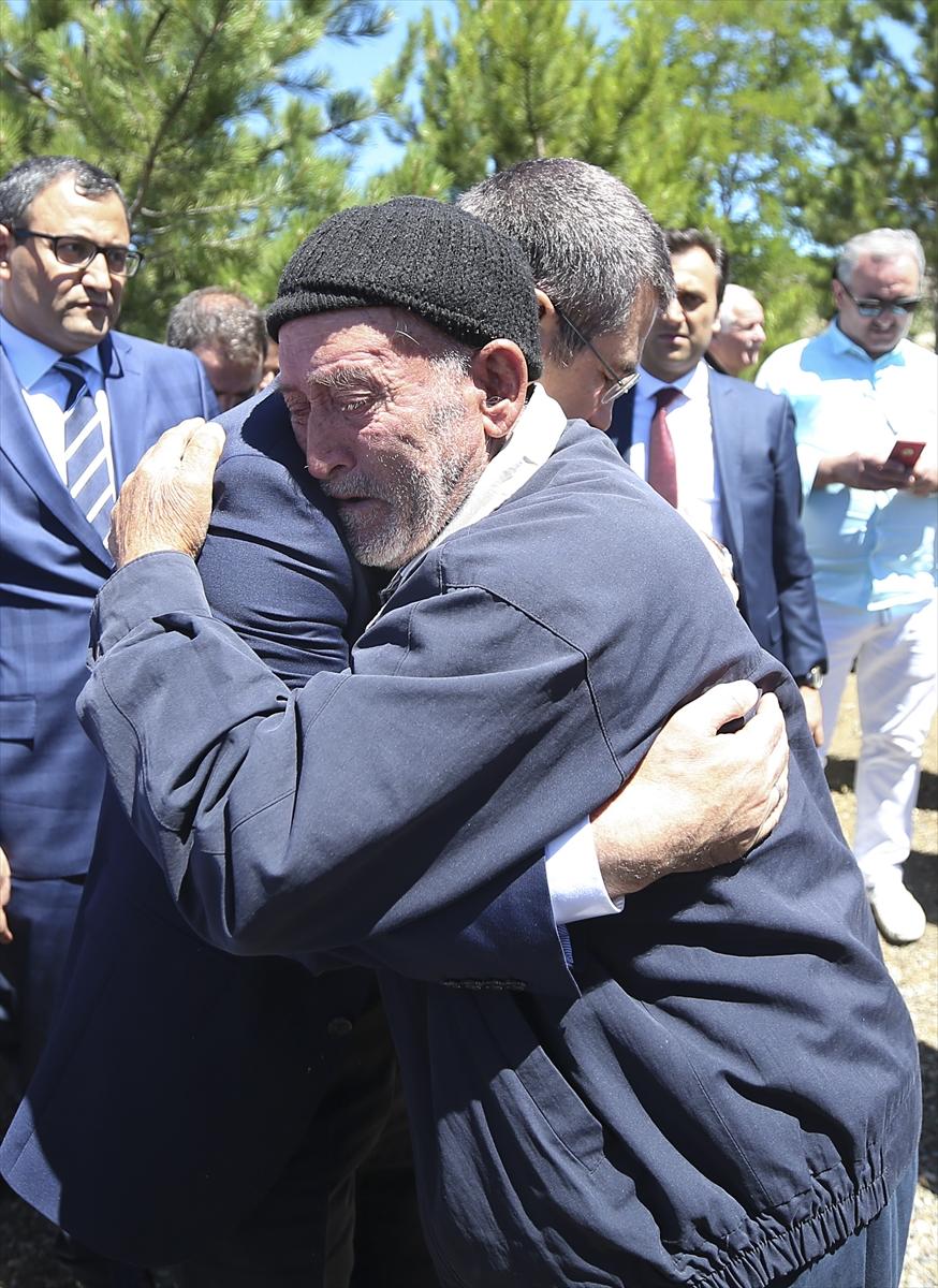 Giresun şehidine ağlıyor