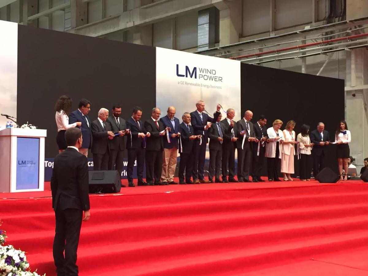 Bergama'da rüzgar türbini kanadı fabrikası üretime başladı