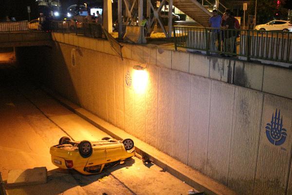 Üsküdar'da taksi alt geçide düştü: 3 yaralı
