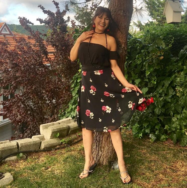 Aydan Şener bikinili fotoğrafını paylaştı