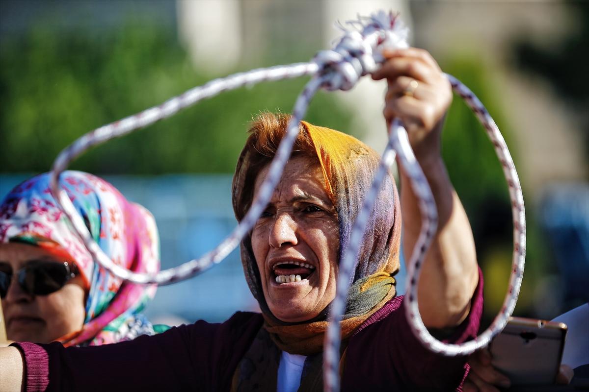 Millet, FETÖ'cü darbeciler için idam istiyor