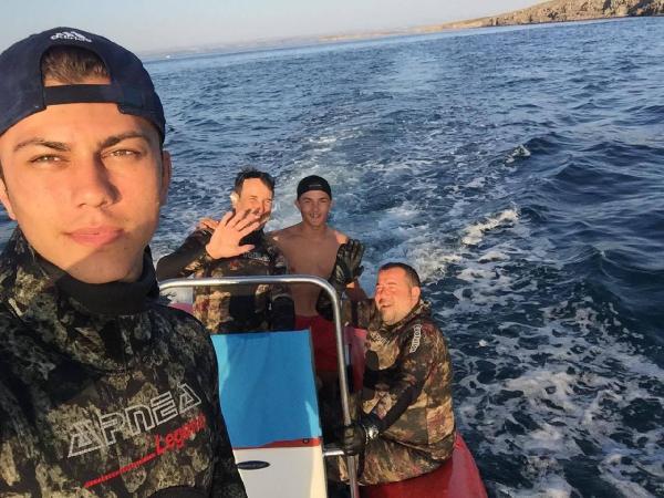 Ata Demirer yazı Bozcaada'da geçiriyor