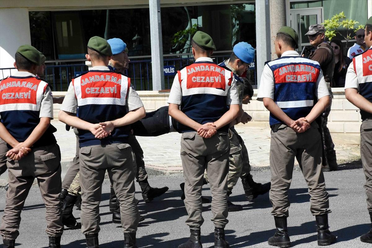 FETÖ'cü sanıklar mahkemeye zorla götürüldü