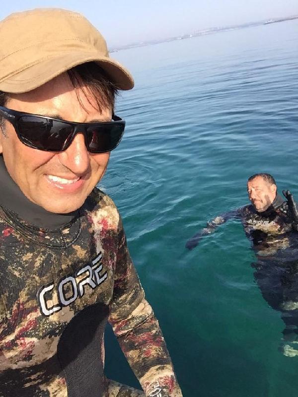 Ata Demirer yazı Bozcaada'da geçiriyor