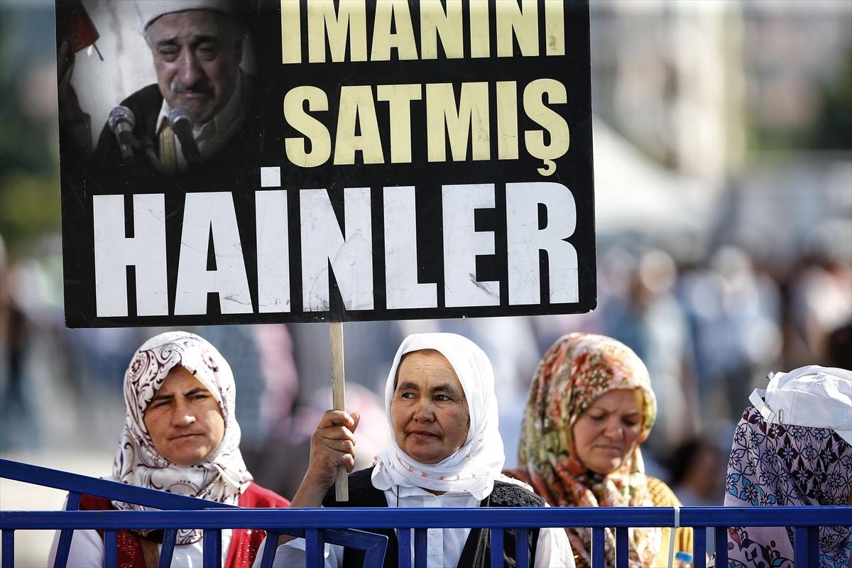 Suikast girişimi davasına hain tişörtüyle geldiler