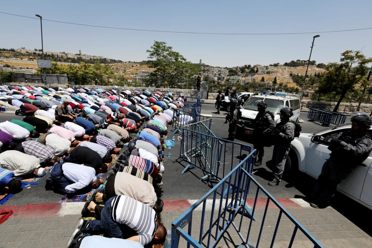 İsrail Mescid-i Aksa'da Cuma'yı yasakladı